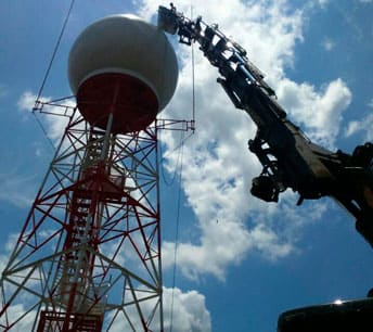 Grúas en alquiler en Panamá camión con canasta 32 mts