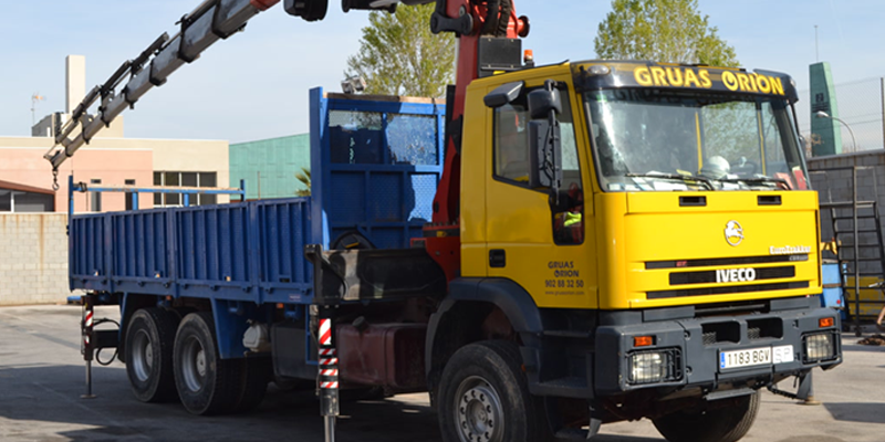 Alquiler de grua con tanqueta
