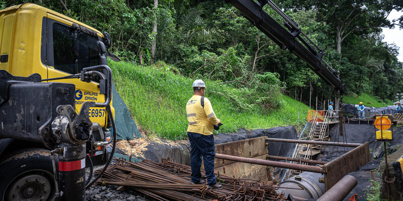 camiones pluma en panama