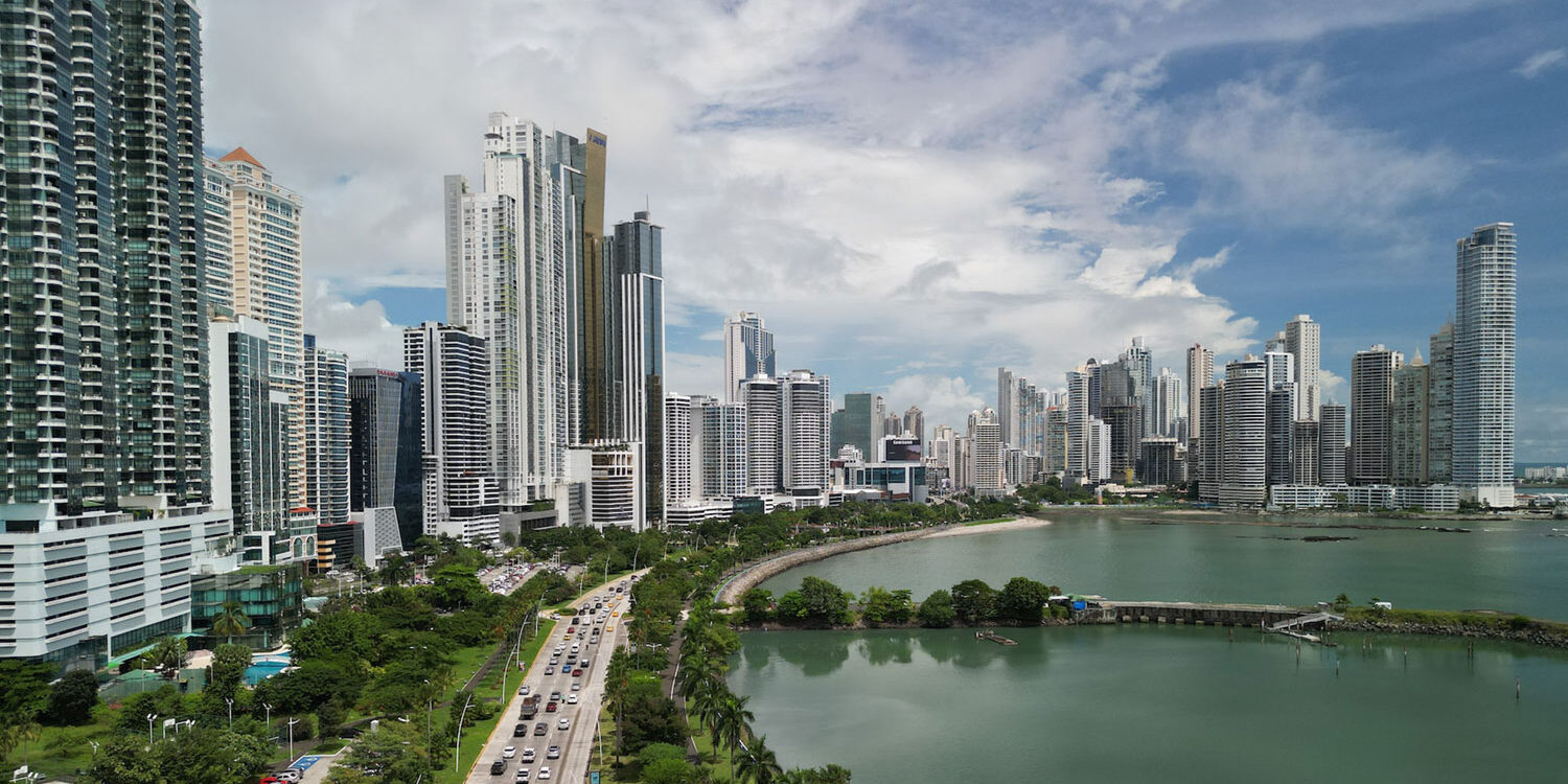 camiones pluma panama