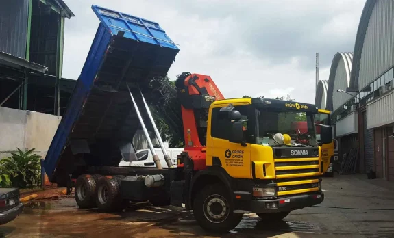 Grúa operando en condiciones óptimas para maximizar su vida útil.